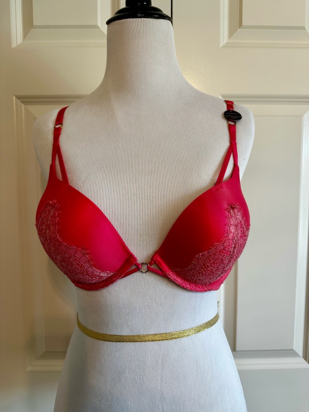 Victoria’s Secret Brand New Bombshell Raspberry Lace Accent Plunge Push-up Bra